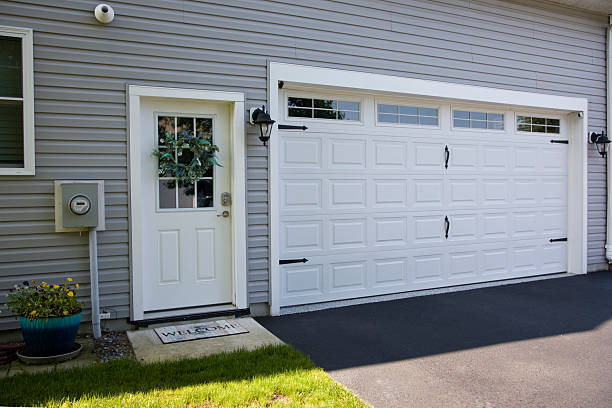 24/7 Emergency Garage Door Panel Replacement experts in Clearlake Riviera, CA